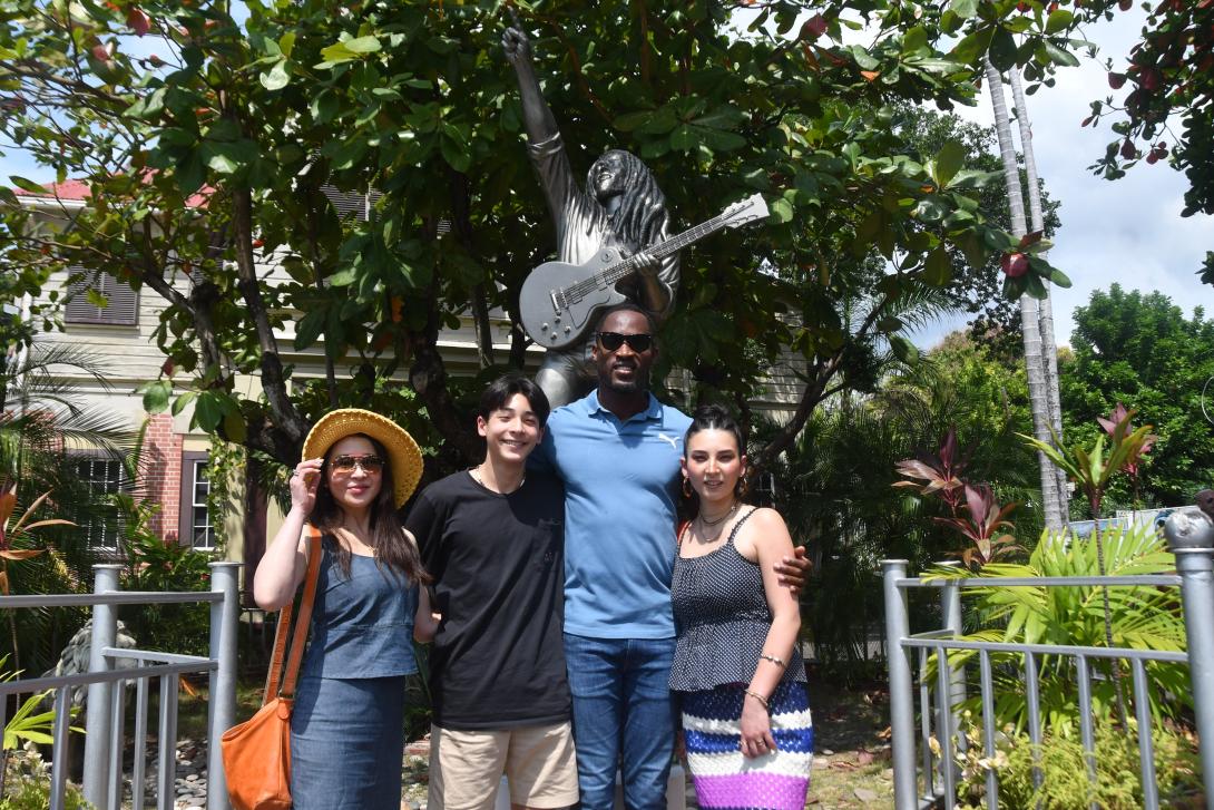 Olympic Gold Medallist Hurdler, Hansle Parchment (1st R) reunites with Teiyana Kawashima Stojkovic (R) at the Bob Marley Museum. Sharing in the moment are (L-R) Yuki Kawashima Stojkovic, Mother and Andrija Kawashima Stojkovic, Brother.